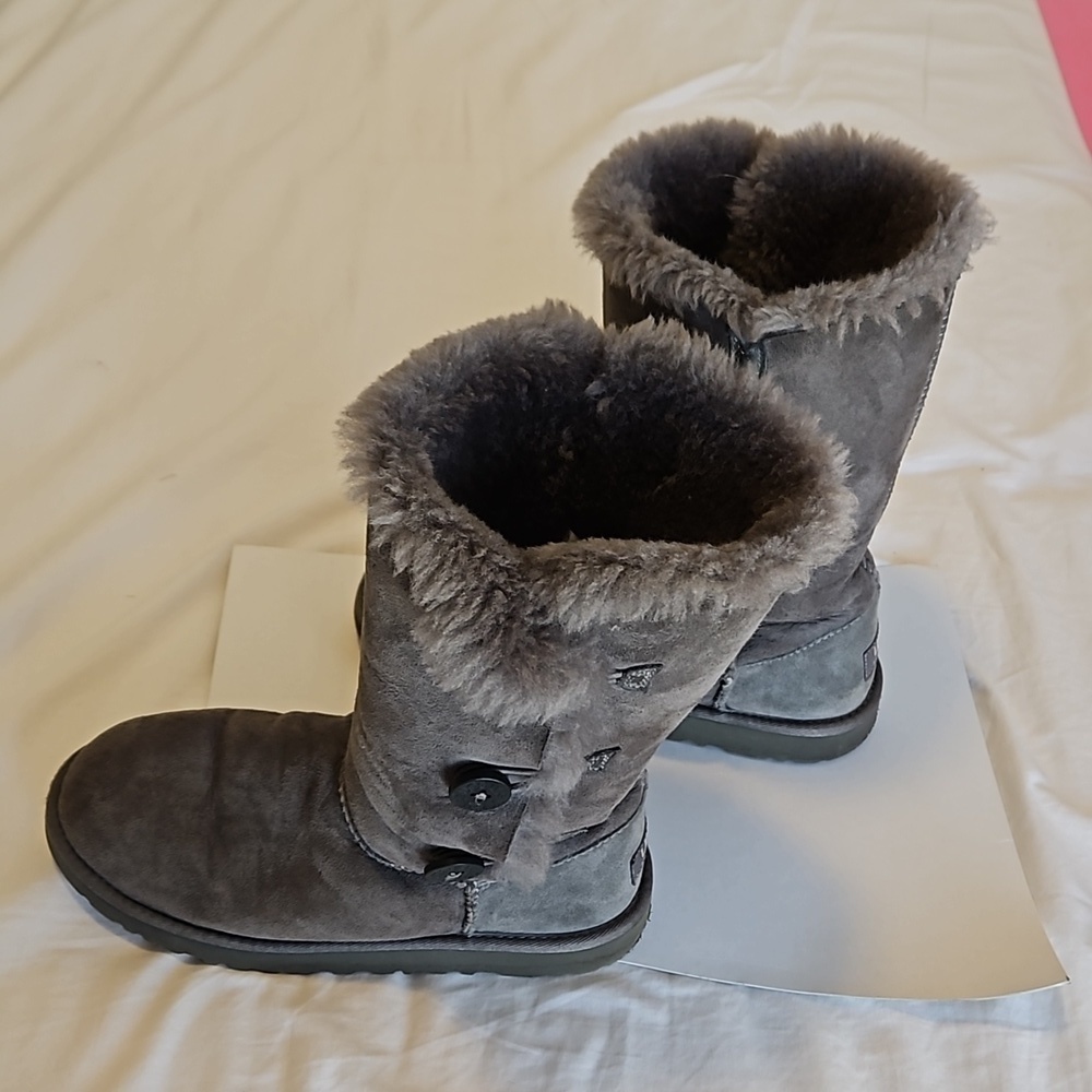 Grey Ugg Boots Bailey Button Triplet II Size 6